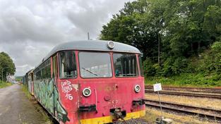 Zug auf der Strecke der Ostertalbahn (Foto: SR / Isabel Sonnabend)