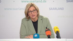 Ministerpräsidentin Anke Rehlinger in der Presskonferenz am 23.10.2024 (Foto: SR)