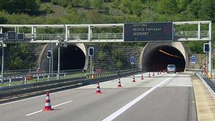 Pellinger Tunnel. Eine Fahrbahnspur ist gesperrt. (Foto: SR)