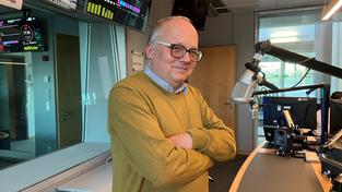 Politikwissenschaftler Dirk van den Boom im SR-Studio (Foto: SR / Marko Völke)