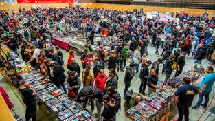 Zahlreiche Interessierte in der Völklinger Hermann Neuberger Halle zu Besuch bei der RetroCon Saar (Foto: Pressefoto / Heiko Joseph)