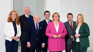 Kabinett der Regierung unter Ministerpräsidentin Anke Rehlinger (Foto: Staatskanzlei/Jennifer Weyland)
