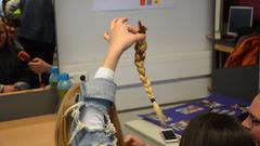 Fotos von der Aktion "Haare spenden" am SBBZ Neunkirchen (Foto: UNSERDING/Lena Meerkötter)