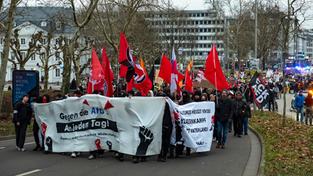 Teilnehmer bei einer Anti-AfD-Demo am 14.02.2025 in Saarbrücken. (Foto: SR / Sebastian Knöbber)