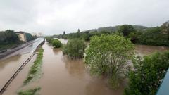 Autobahn bei Klarenthal steht unter Wasser (Foto: Christoph Stein)