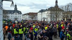 Hunderte Landwirte versammeln sich zur Abschlusskundgebung auf dem Saarbrücker Schlossplatz (Foto: SR / Sebastian Knöbber)