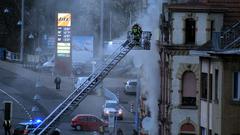 Die Feuerwehr löscht einen Brand in der Breite Straße in Saarbrücken (Foto: Jacqueline Denkinger)