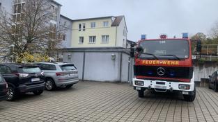 Löschfahrzeug der Feuerwehr in Blieskastel vor dem Seniorenzentrum „Haus am Berg“  (Foto: SR/Eva Lippold)