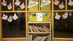 Durch das Regal bekommen alle Zugang zu den Büchern. (Foto: Leonie Rottmann / SR)