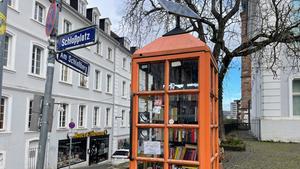 Die Bücherzelle am Saarbrücker Schlossplatz (Foto: SR/Johanna Hitschler)