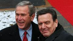 Hoher Besuch: Bundeskanzler Gerhard Schröder begrüßt US-Kollegen George W. Bush im Frühjahr 2005 (Foto: BeckerBredel)