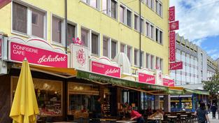 Die Fassade des Café Schubert in der Saarbrücker Innenstadt (Foto: SR/Markus Person)