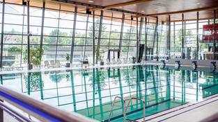 Innenansicht der Schwimmhalle des St. Inberter Schwimmbads „das blau“ (Foto: Pressefoto/das blau)