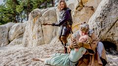Der König (Heinz Hoenig) und sein Knecht (Denis Schmidt) bei der lang ersehnten Befreiung der Prinzessin (Jytte-Merle Böhrnsen). (Foto: rbb/Theo Lustig)
