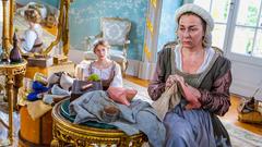 Die Amme (Steffi Kühnert) und die Zofe (Gro Swantje Kohlhof) stehen dem Verschwinden der Prinzessin (Jytte-Merle Böhrnsen) mit gemischten Gefühlen gegenüber. rbb/Theo Lustig (Foto: rbb/Theo Lustig)