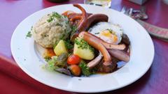 Deftiger geht's nicht - das Fiaker-Gulasch ist die Spezialität des Cafés Wien in Gorxheim (Foto: SR/Sven Rech)