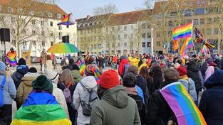 Teilnehmer bei Kundgebung "Wählt Liebe" am 15.02.2025 in Saarbrücken (Foto: SR/Sebastian Knöbber)