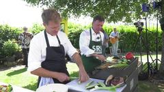 Das Duell: Grillen oder Schwenken (Foto: SR/Felix Schneider/Pasquale D'Angiolillo)