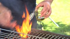 Das Duell: Grillen oder Schwenken (Foto: SR/Felix Schneider/Pasquale D'Angiolillo)