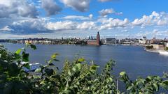 Blick vom Aussichtspunkt Monteliusvägen auf das Stockholmer Viertel Södermalm (Foto: SR)