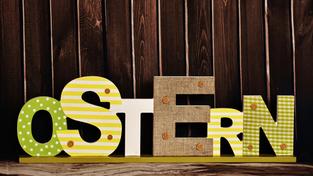 Schritzug: Ostern vor einem Bretterzaun (Foto: pixabay)