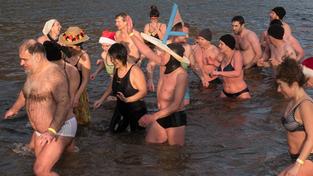 Eisschwimmen am Itzenplitzer Weiher (Foto: Pasquale D'Angiolillo)