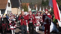 Der närrische Lindwurm in Saarlouis-Roden am Faasend-Dienstag (Foto: Pasquale D'Angiolillo)