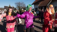 Der närrische Lindwurm in Saarlouis-Roden am Faasend-Dienstag (Foto: Pasquale D'Angiolillo)