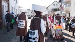 Der närrische Lindwurm in Saarlouis-Roden am Faasend-Dienstag (Foto: Pasquale D'Angiolillo)