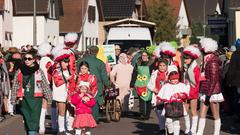 Der närrische Lindwurm in Saarlouis-Roden am Faasend-Dienstag (Foto: Pasquale D'Angiolillo)