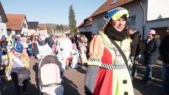 Der närrische Lindwurm in Saarlouis-Roden am Faasend-Dienstag (Foto: Pasquale D'Angiolillo)