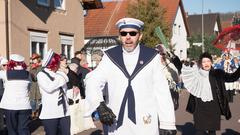 Der närrische Lindwurm in Saarlouis-Roden am Faasend-Dienstag (Foto: Pasquale D'Angiolillo)