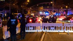 Polizeikräfte sichern die Sperrung der Camphauser Straße zum Ludwigsparkstadion (Foto: SR/Sebastian Knöbber)