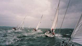 Die Teams segeln bei jeden Wetter  (Foto: Dietmar Zimmermann)