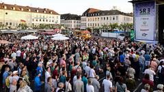 Markus und Band, Geier Sturzflug, Alexander Kerbst als Falco auf der Emmes 2023 (Foto: Dirk Guldner)