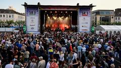 Markus und Band, Geier Sturzflug, Alexander Kerbst als Falco auf der Emmes 2023 (Foto: Dirk Guldner)