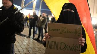 Pegida-Kundgebung in Dresden  (Foto: dpa)