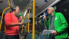 Michael Friemel mit Reporter Thomas Wollscheid im SR 3-Linienbus (Foto: SR/Oliver Hottong)