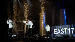 On stage: East 17 (Foto: Dirk Guldner)