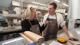 SR-Kochexpertin Barbara Grech und Christian Münch-Buchna, Küchenchef des Landhotel Saarschleife (Foto: Sven Erik Klein)