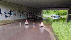 Wegen Hochwasser gesperrte A8-Unterführung zwischen Einöd und Webenheim. (Foto: privat / Nicola Knöbber)