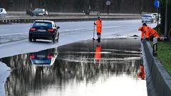 Starke Niederschläge führen zu Überflutungen auf der Saarbrücker Stadtautobahn (Foto: BeckerBredel)