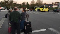 Vor der Abfahrt nach Nizza am Saarbrücker Busbahnhof (Foto: Florian Mayer/SR)