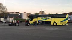 Vor der Abfahrt nach Nizza am Saarbrücker Busbahnhof (Foto: Florian Mayer/SR)