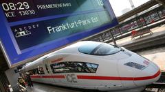 Ein ICE bei der Premierenfahrt 2007 von Frankfurt/Main über Saarbrücken nach Paris (Foto: dpa)