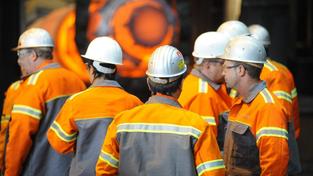 Arbeiter in der Schmiede der Saarstahl AG  (Foto: Imago/BeckerBredel)