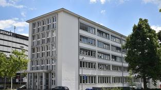 Das ehemalige Finanzamt am Stadtgraben in Saarbrücken (Foto: IMAGO / BeckerBredel)
