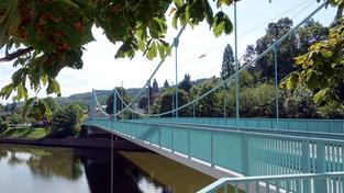 Die Saarbrücke in Mettlach (Foto: IMAGO / Becker&Bredel)