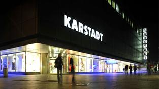 Galeria Karstadt Kaufhof Saarbrücken bei Nacht (Foto: IMAGO / BeckerBredel)