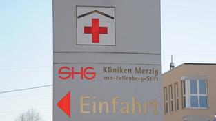 SHG Klinik Merzig, Wegweiser mit Logo (Foto: Imago/BeckerBredel)